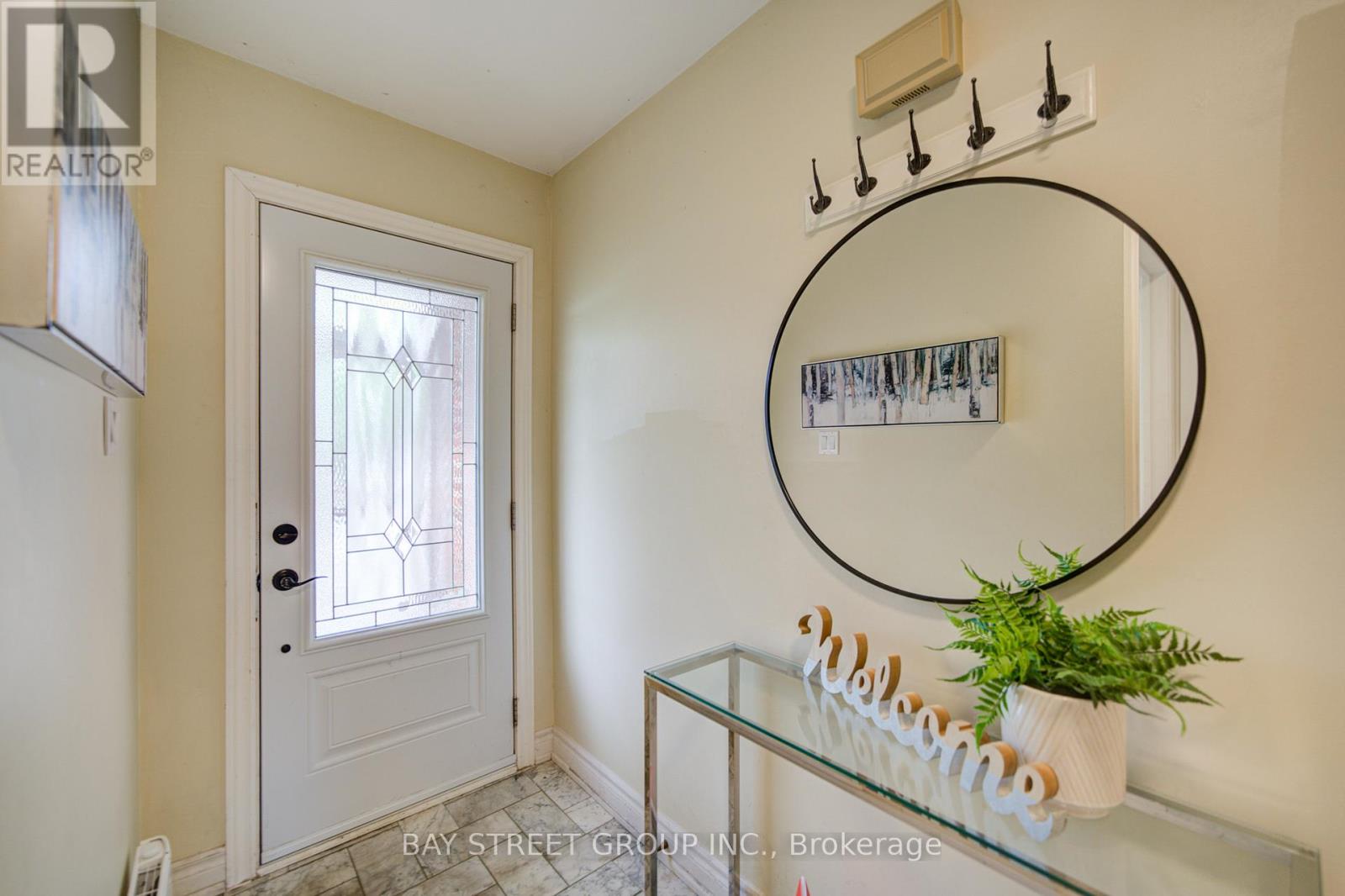 154 Thoms Crescent, Newmarket, Ontario  L3Y 1E1 - Photo 2 - N13156924