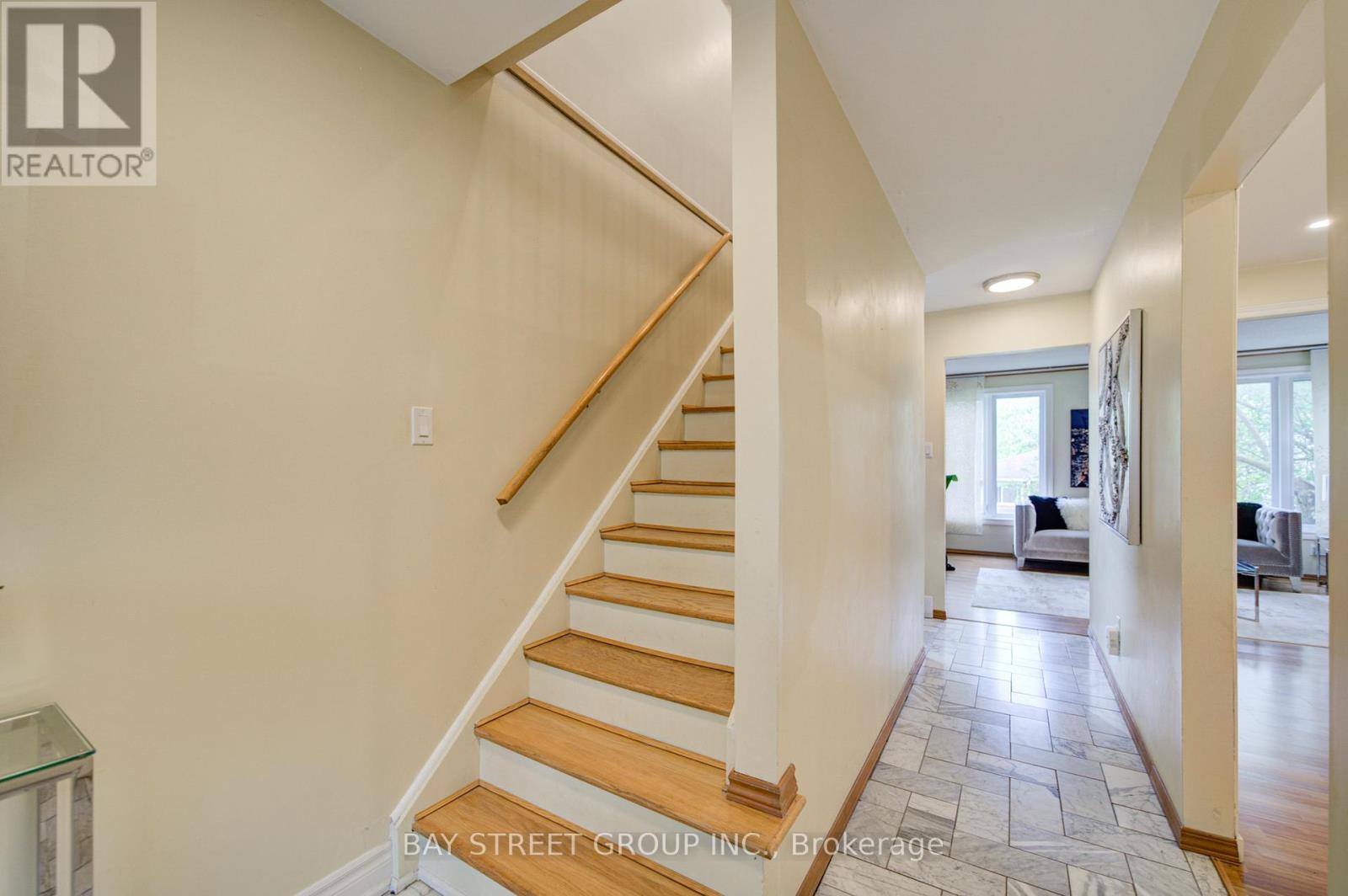 154 Thoms Crescent, Newmarket, Ontario  L3Y 1E1 - Photo 3 - N13156924