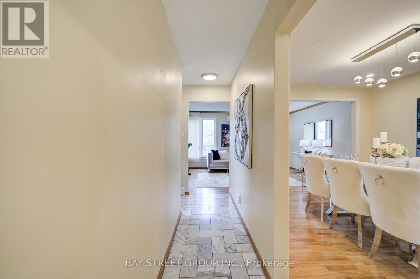 154 Thoms Crescent, Newmarket, Ontario  L3Y 1E1 - Photo 4 - N13156924