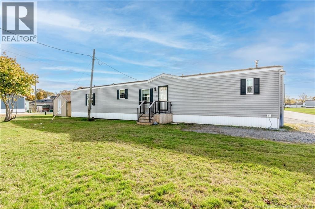 3 Daisy Street, Saint John, New Brunswick  E2M 5M9 - Photo 2 - NB140044