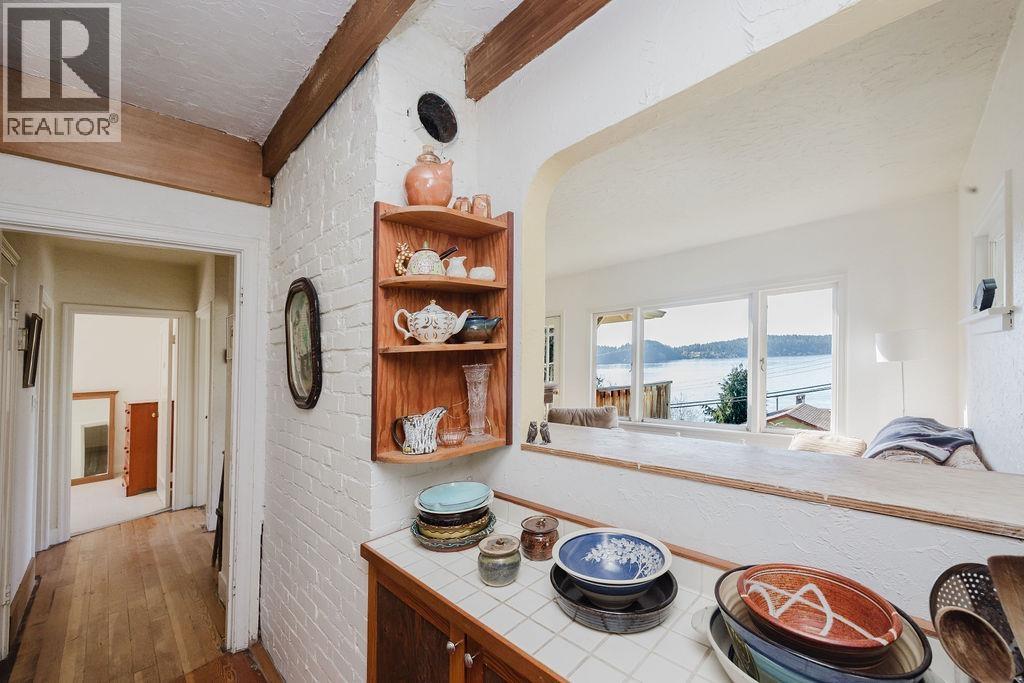 466 Central Avenue, Gibsons, British Columbia  V0N 1V1 - Photo 12 - R3110456