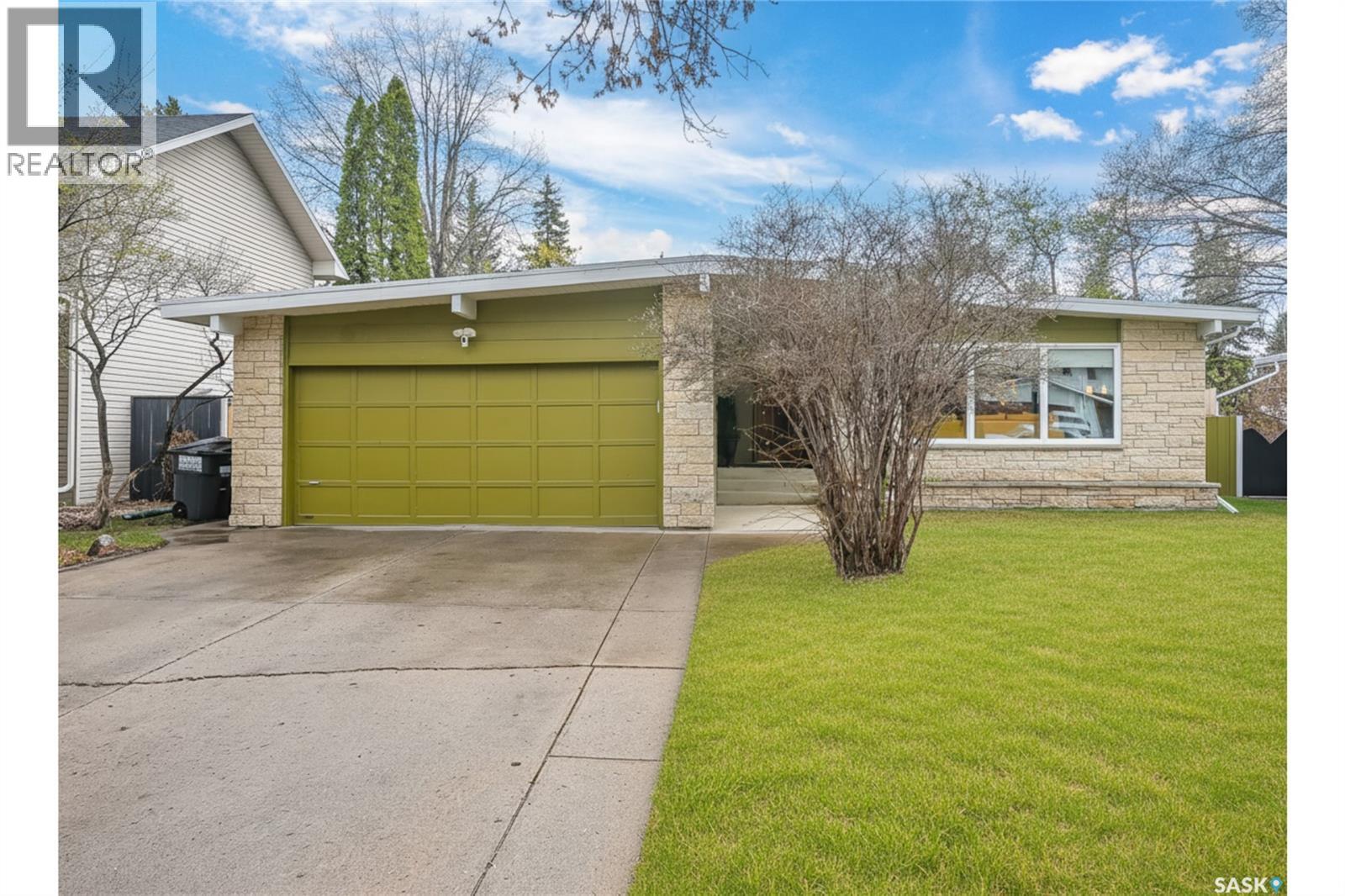 30 Cambridge Crescent, Saskatoon, Saskatchewan  S7H 3P8 - Photo 2 - SK036646
