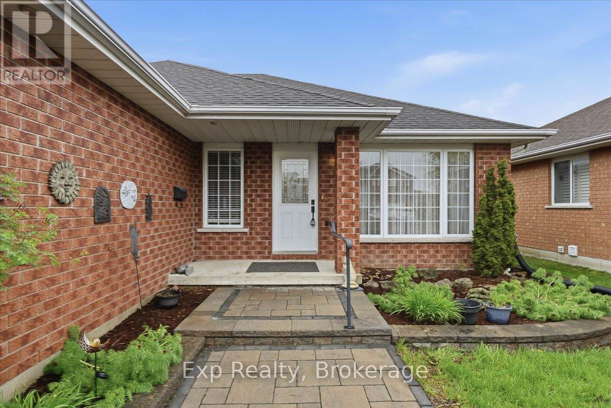 17 Spruce Gardens, Belleville, Ontario  K8N 5W3 - Photo 3 - X13157068