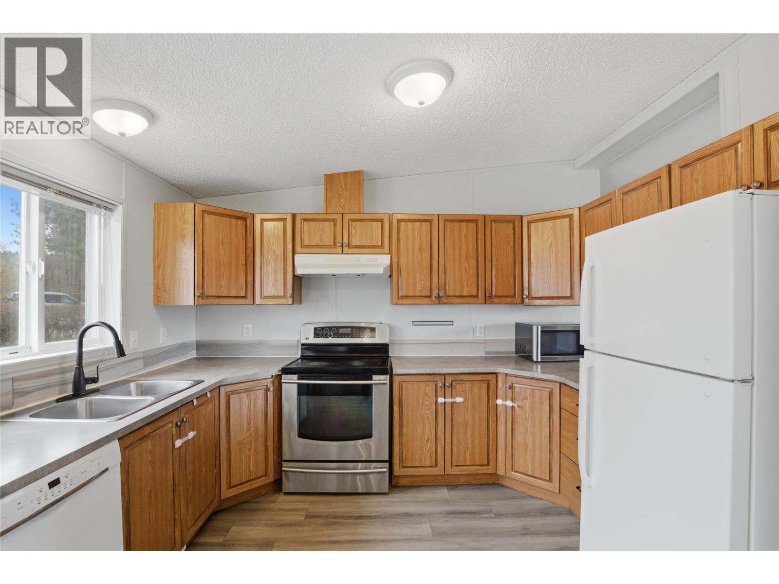 779 Klahanie Drive, Kamloops, British Columbia  V2C 5R1 - Photo 5 - 10383775
