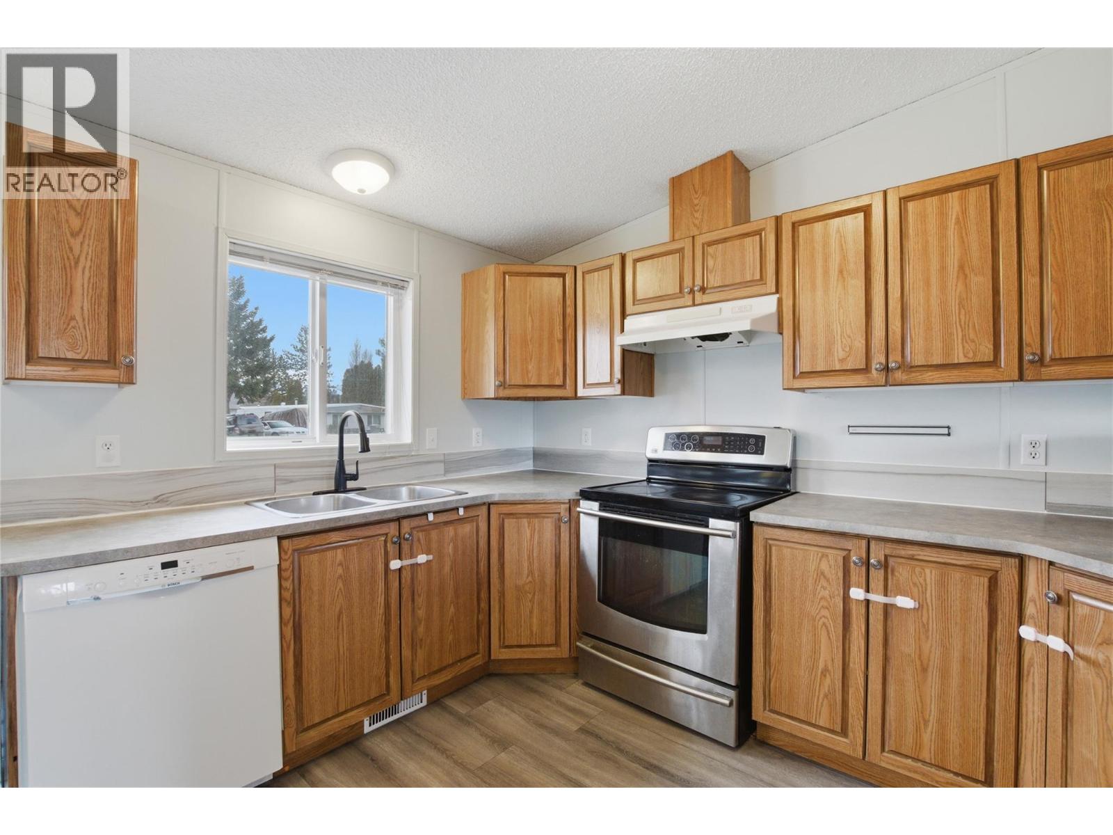 779 Klahanie Drive, Kamloops, British Columbia  V2C 5R1 - Photo 4 - 10383775