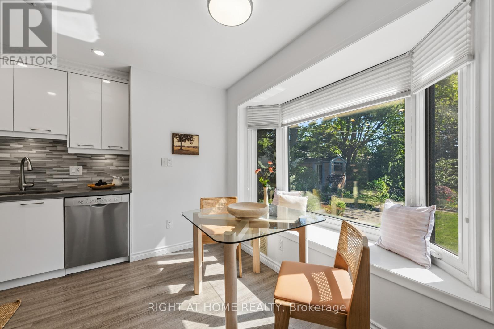 1586 Rometown Drive, Mississauga, Ontario  L5E 2V1 - Photo 10 - W13156594
