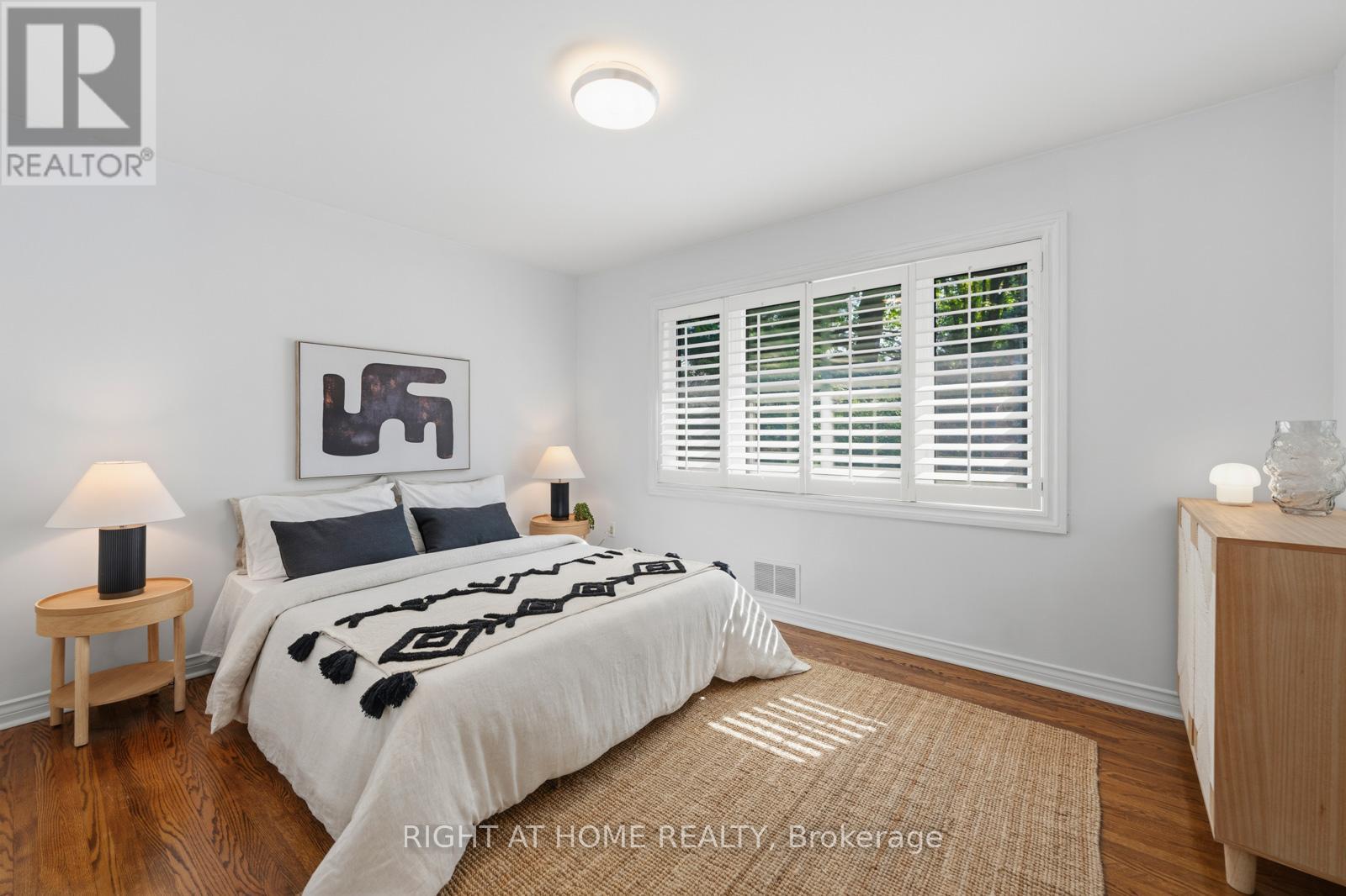 1586 Rometown Drive, Mississauga, Ontario  L5E 2V1 - Photo 11 - W13156594