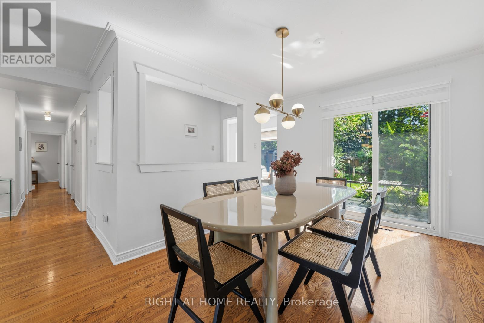 1586 Rometown Drive, Mississauga, Ontario  L5E 2V1 - Photo 7 - W13156594