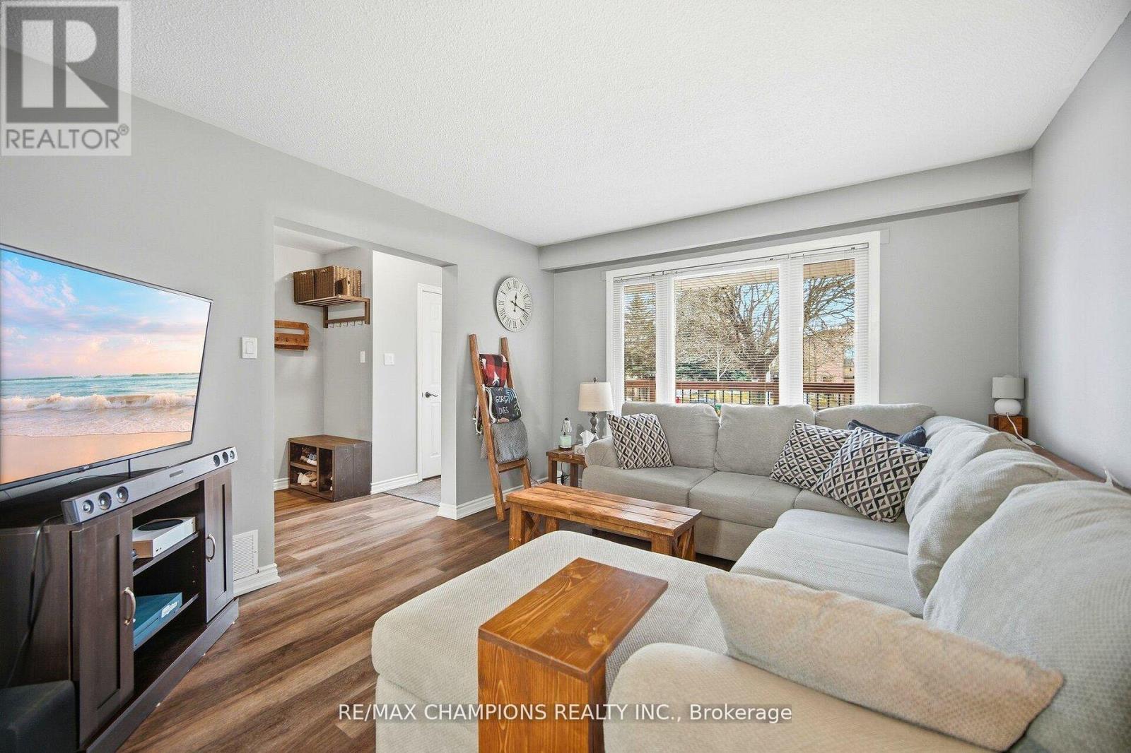 64 Greenbriar Road, Brampton, Ontario  L6S 2A5 - Photo 4 - W13156660