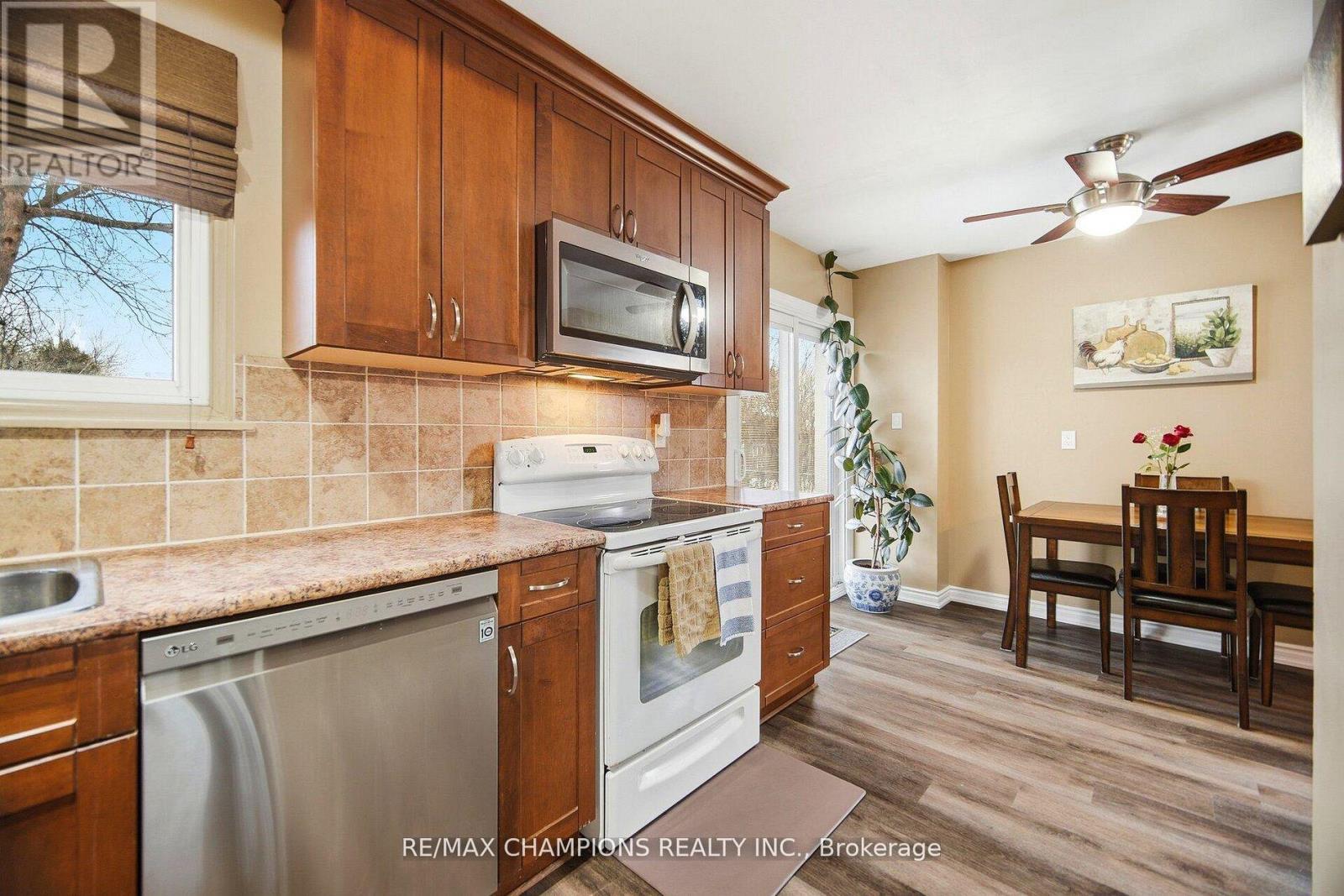 64 Greenbriar Road, Brampton, Ontario  L6S 2A5 - Photo 5 - W13156660