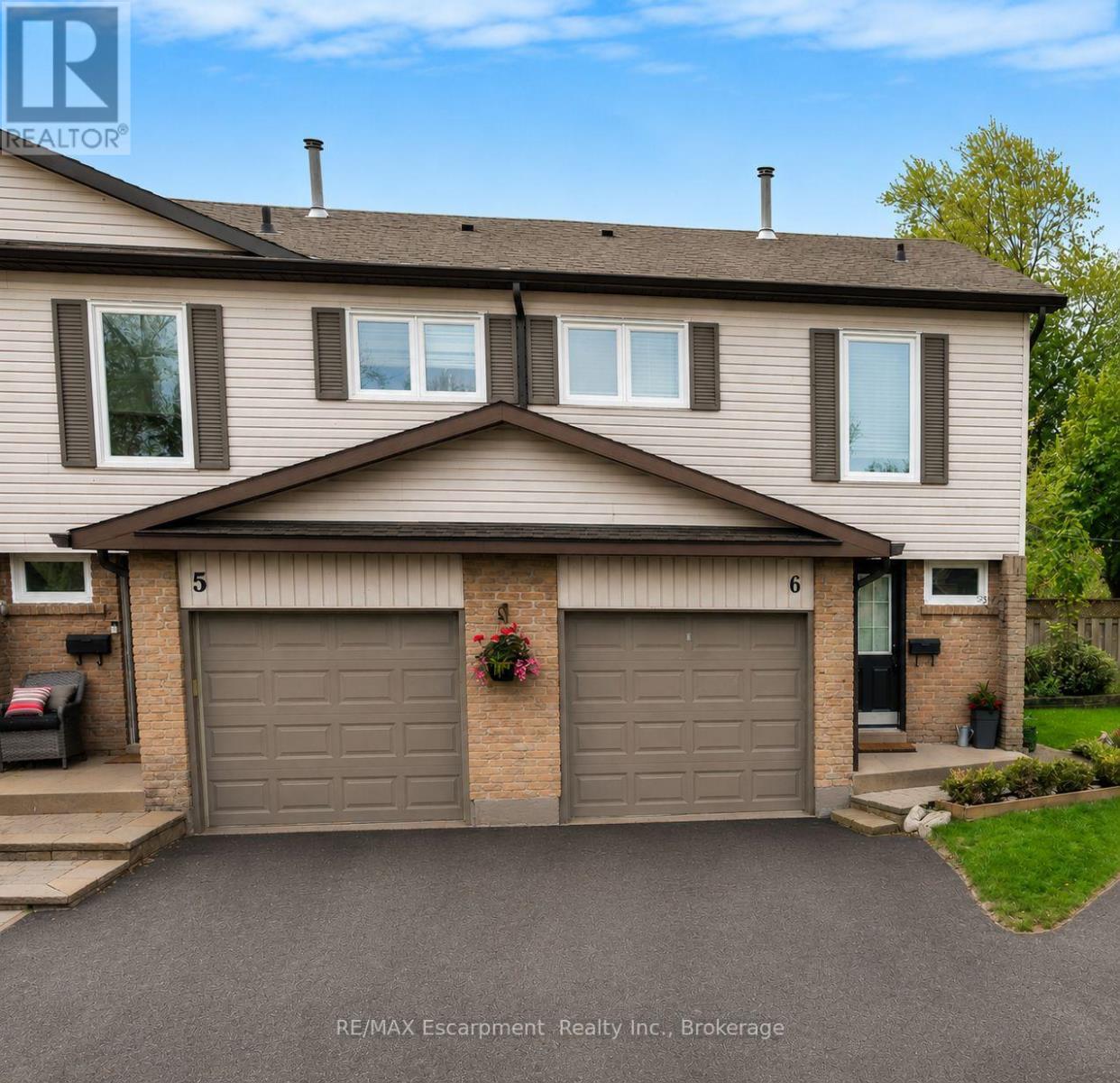 6 - 2411 Sovereign Street, Oakville, Ontario  L6L 1M1 - Photo 1 - W13156976