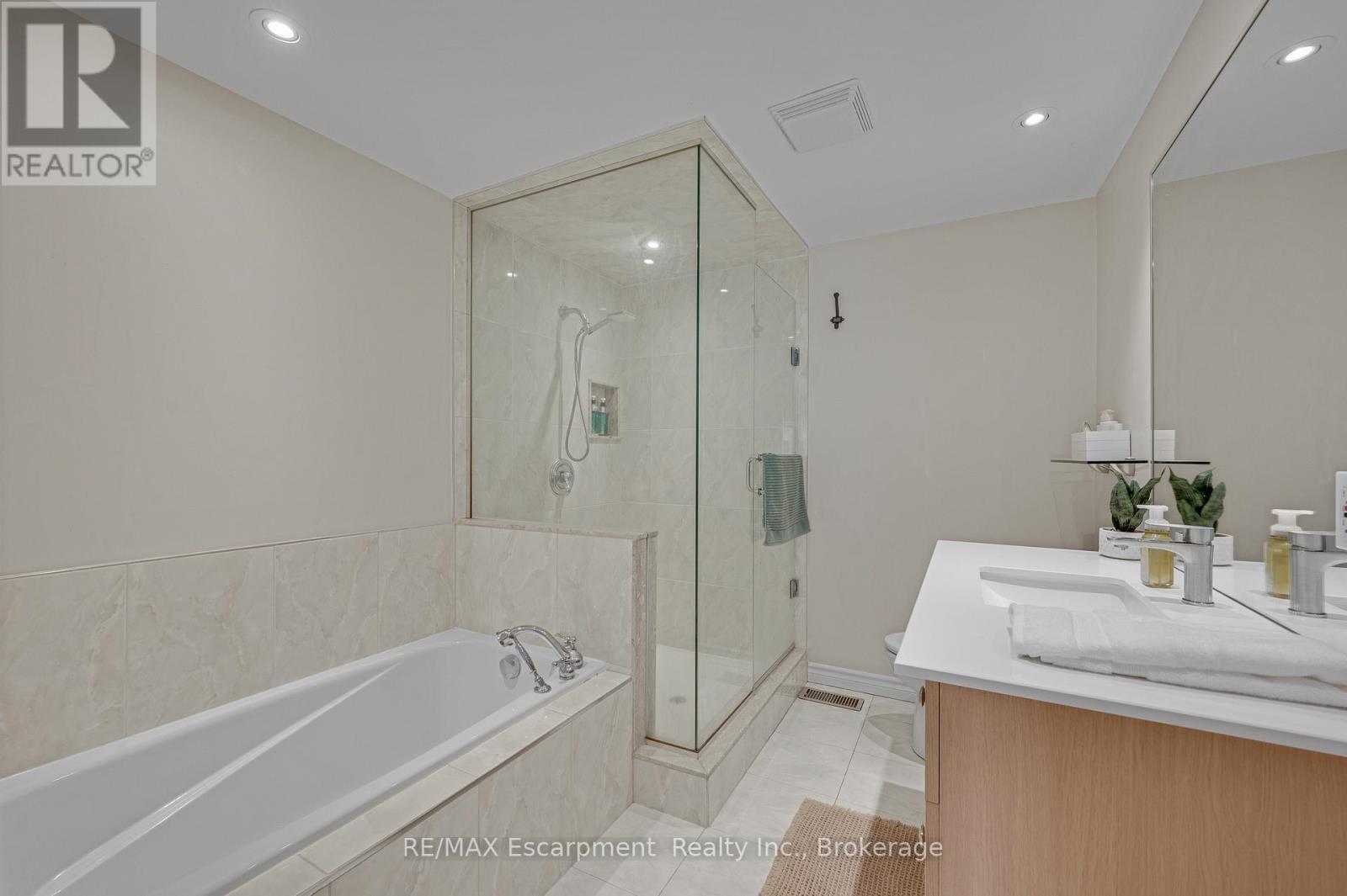 6 - 2411 Sovereign Street, Oakville, Ontario  L6L 1M1 - Photo 18 - W13156976
