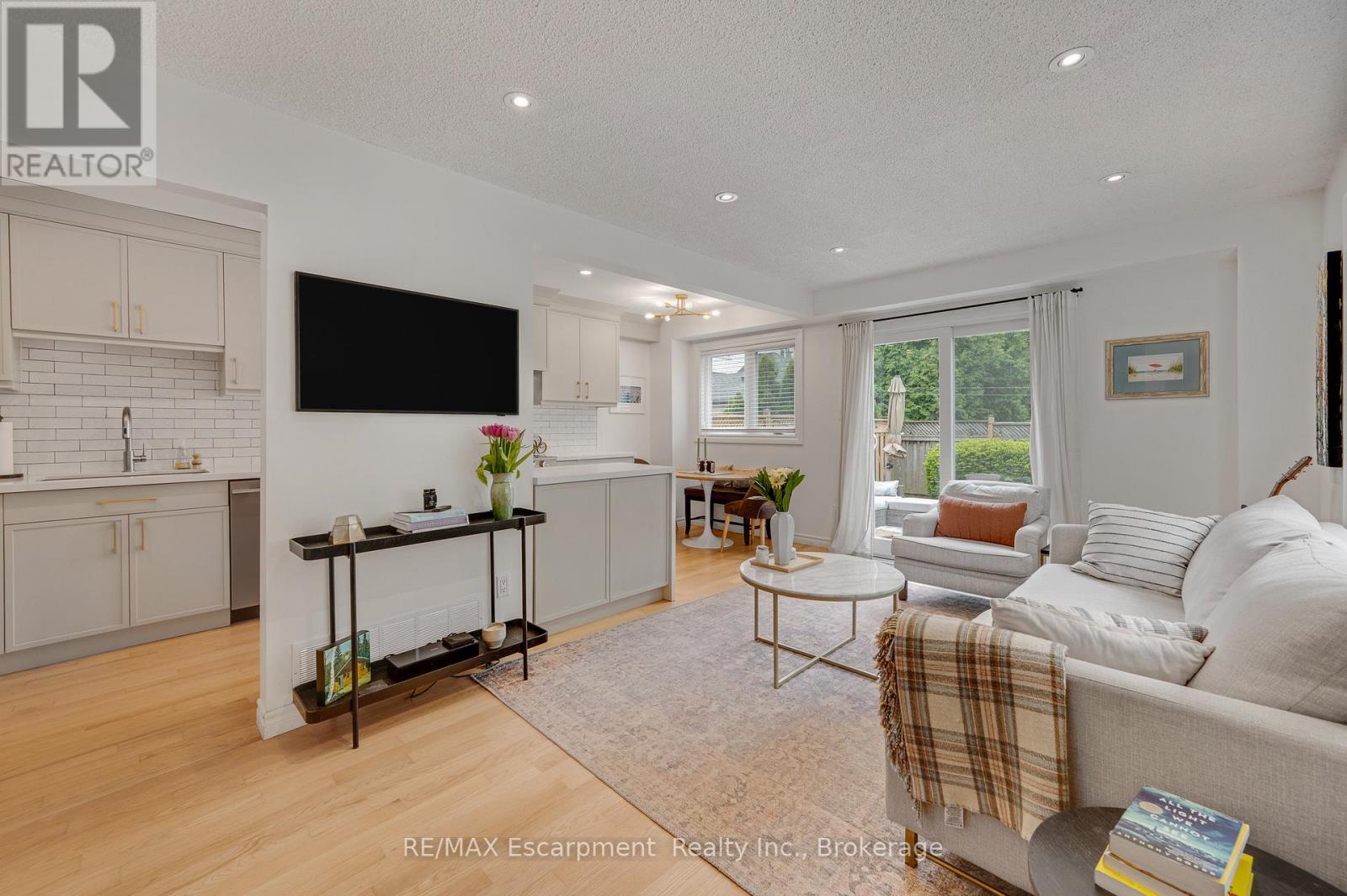 6 - 2411 Sovereign Street, Oakville, Ontario  L6L 1M1 - Photo 3 - W13156976
