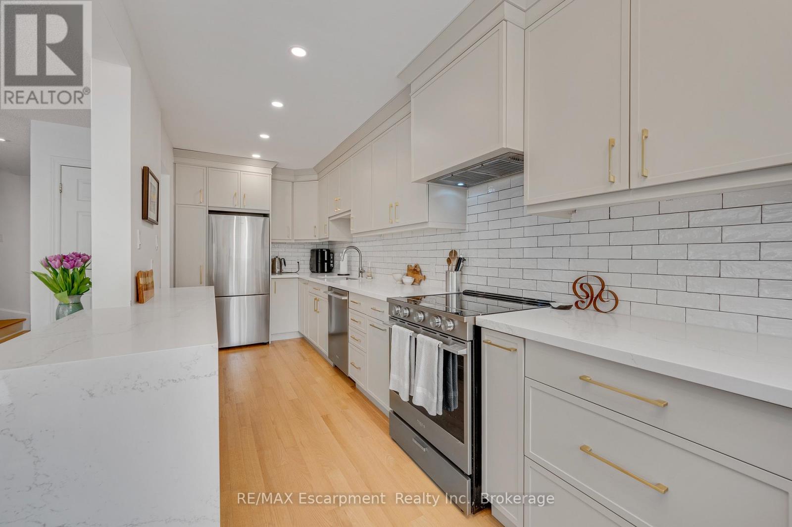 6 - 2411 Sovereign Street, Oakville, Ontario  L6L 1M1 - Photo 7 - W13156976