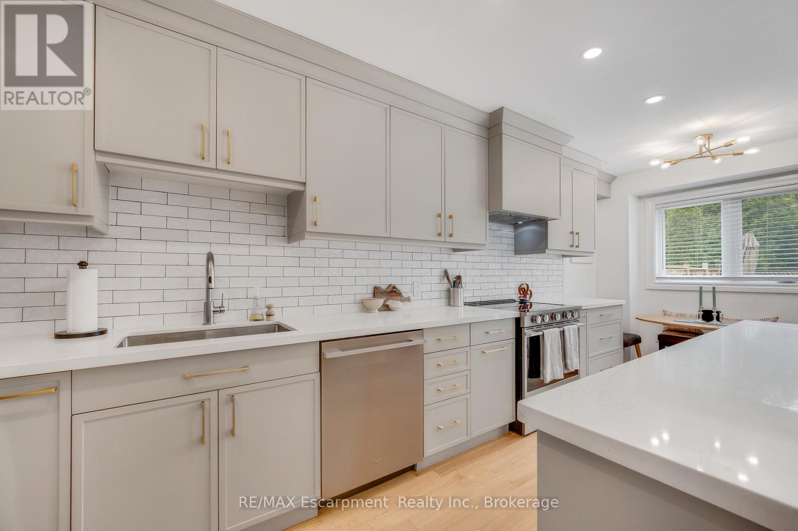 6 - 2411 Sovereign Street, Oakville, Ontario  L6L 1M1 - Photo 8 - W13156976