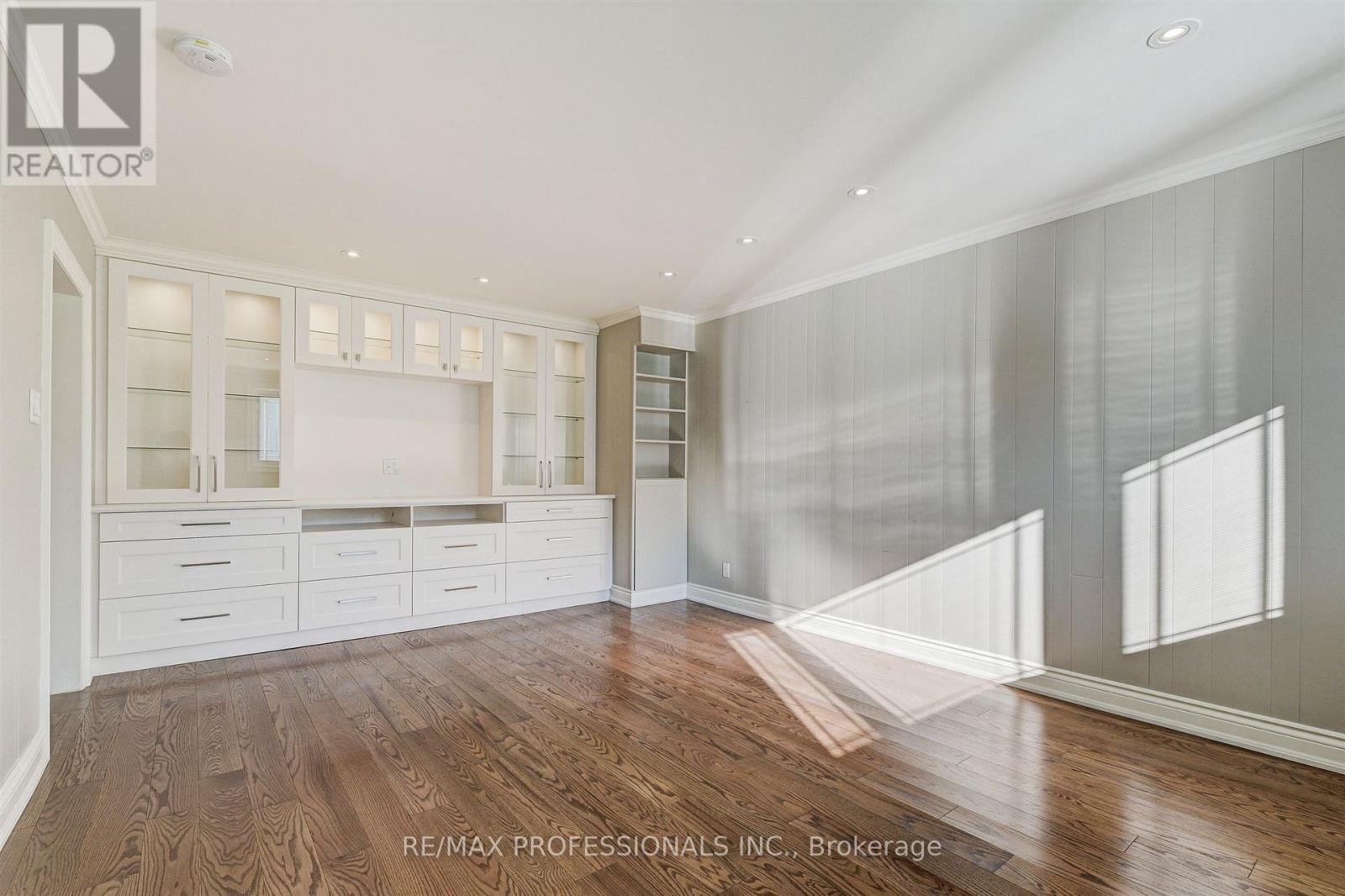 64 Ravensbourne Crescent, Toronto, Ontario  M9A 2A8 - Photo 11 - W13156868