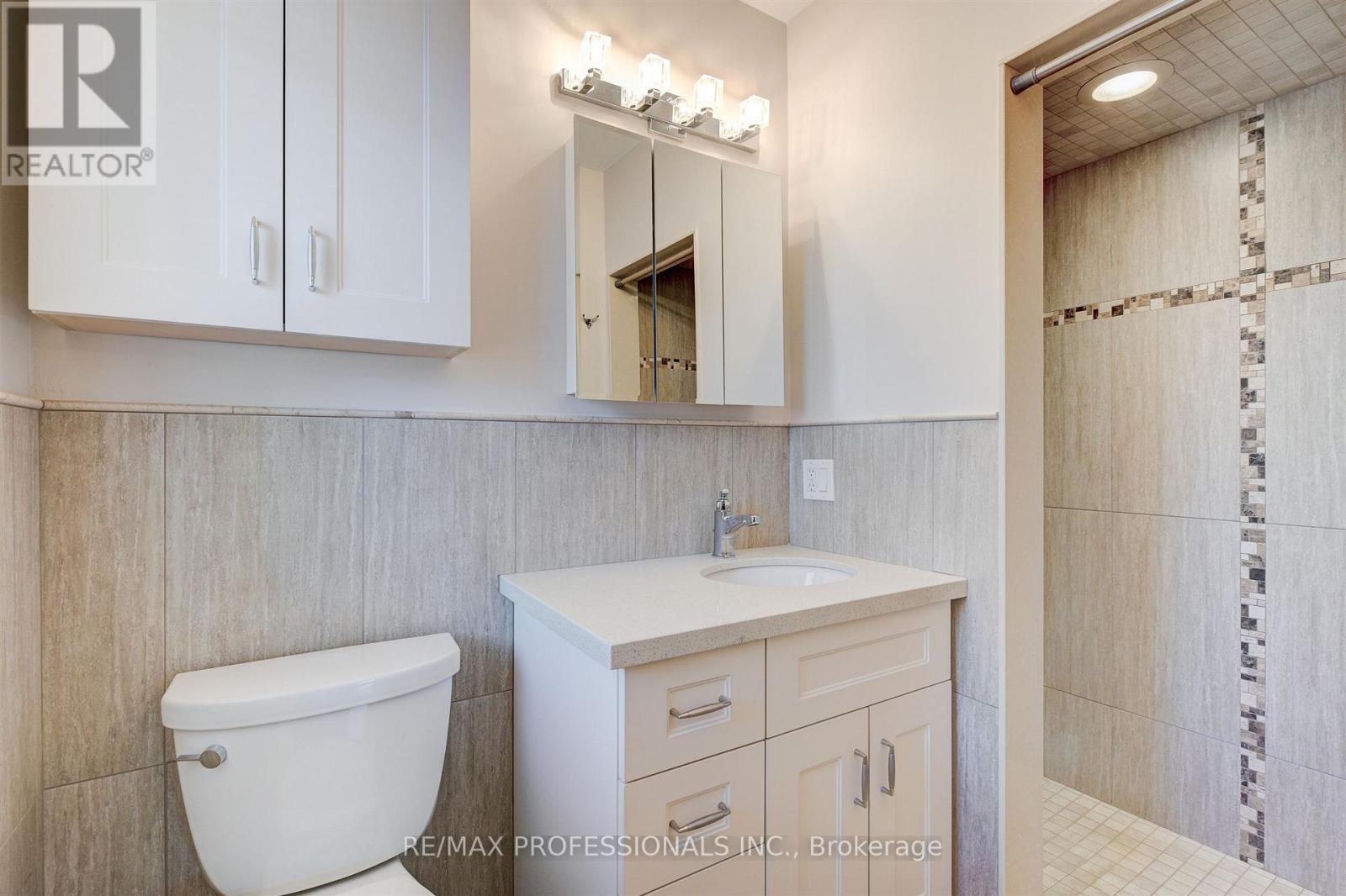 64 Ravensbourne Crescent, Toronto, Ontario  M9A 2A8 - Photo 15 - W13156868