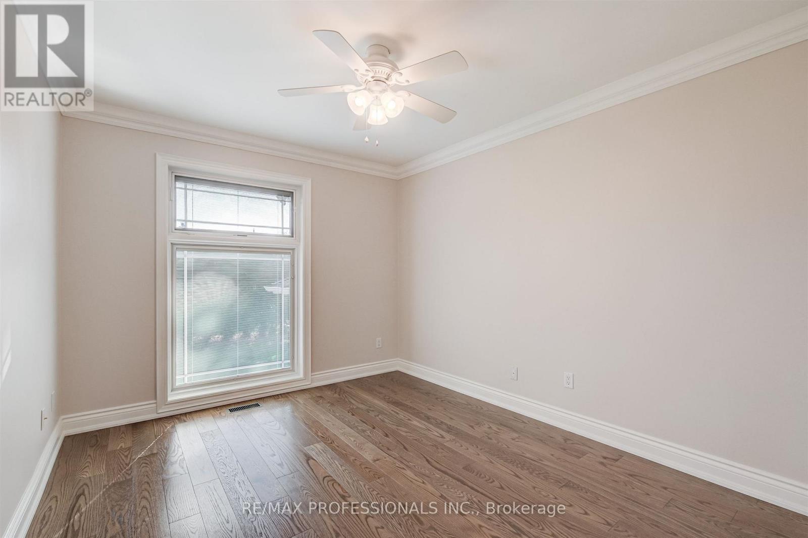 64 Ravensbourne Crescent, Toronto, Ontario  M9A 2A8 - Photo 17 - W13156868