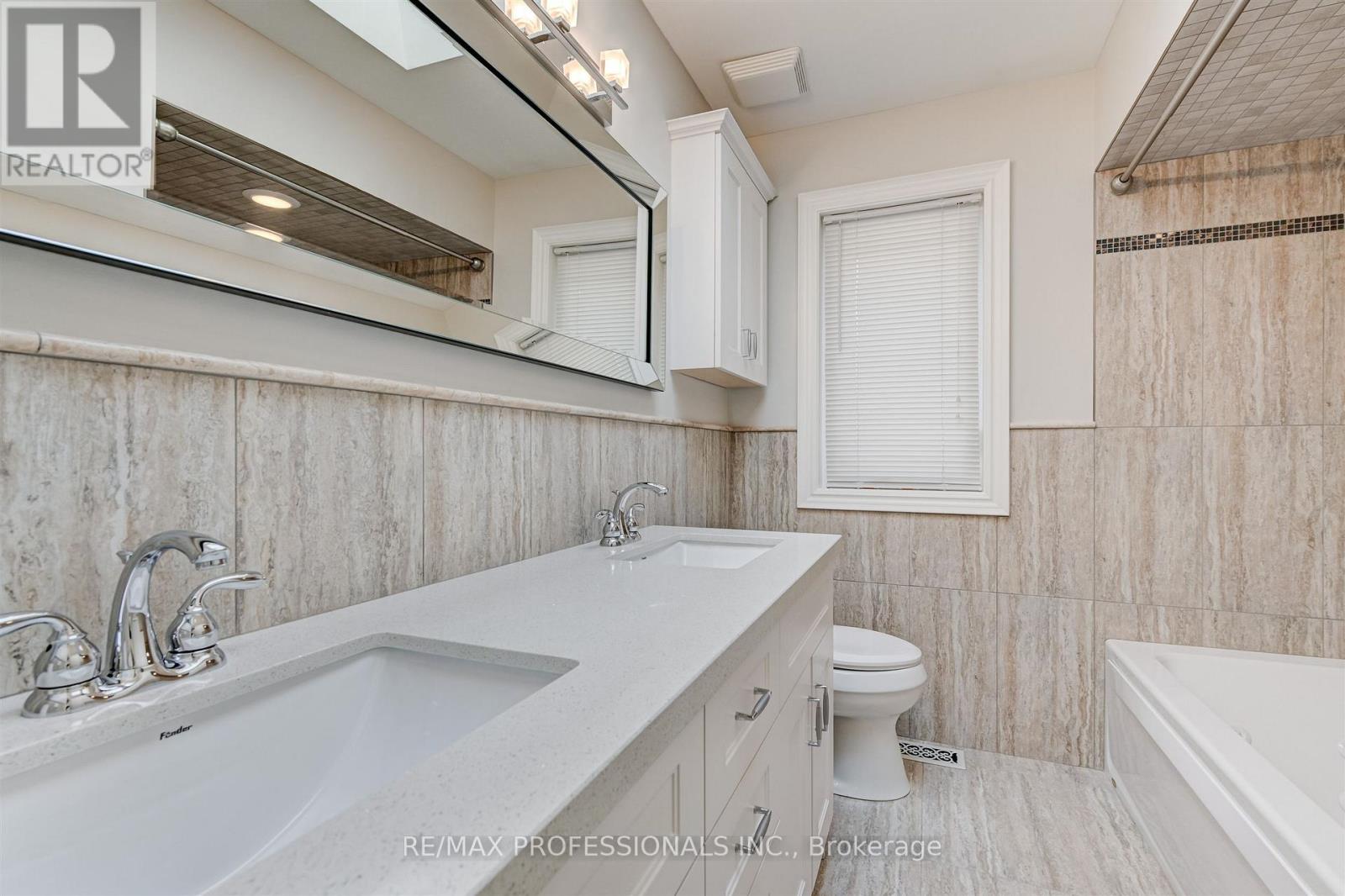 64 Ravensbourne Crescent, Toronto, Ontario  M9A 2A8 - Photo 18 - W13156868