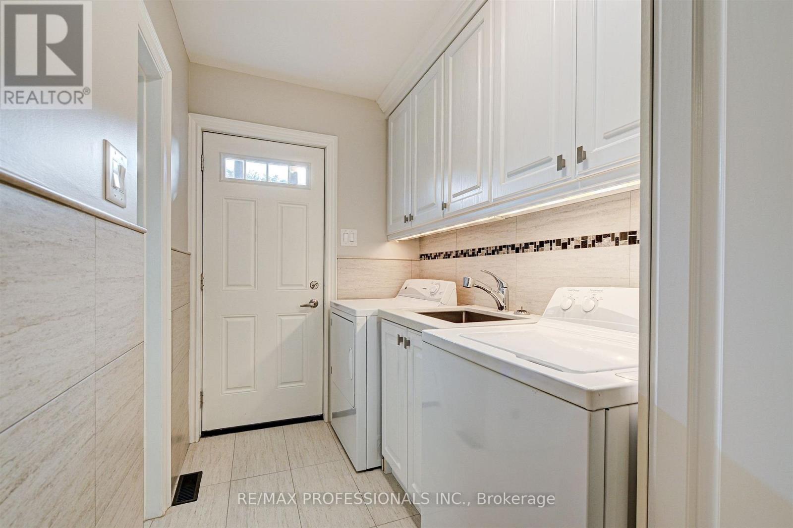 64 Ravensbourne Crescent, Toronto, Ontario  M9A 2A8 - Photo 21 - W13156868