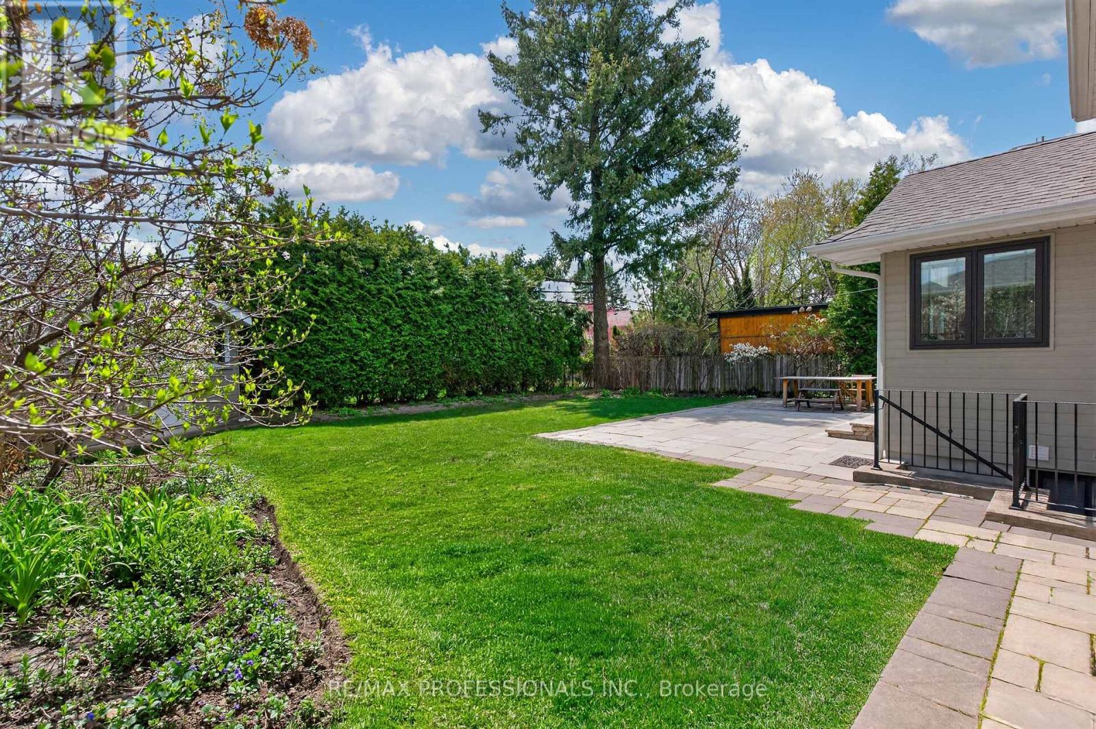 64 Ravensbourne Crescent, Toronto, Ontario  M9A 2A8 - Photo 22 - W13156868