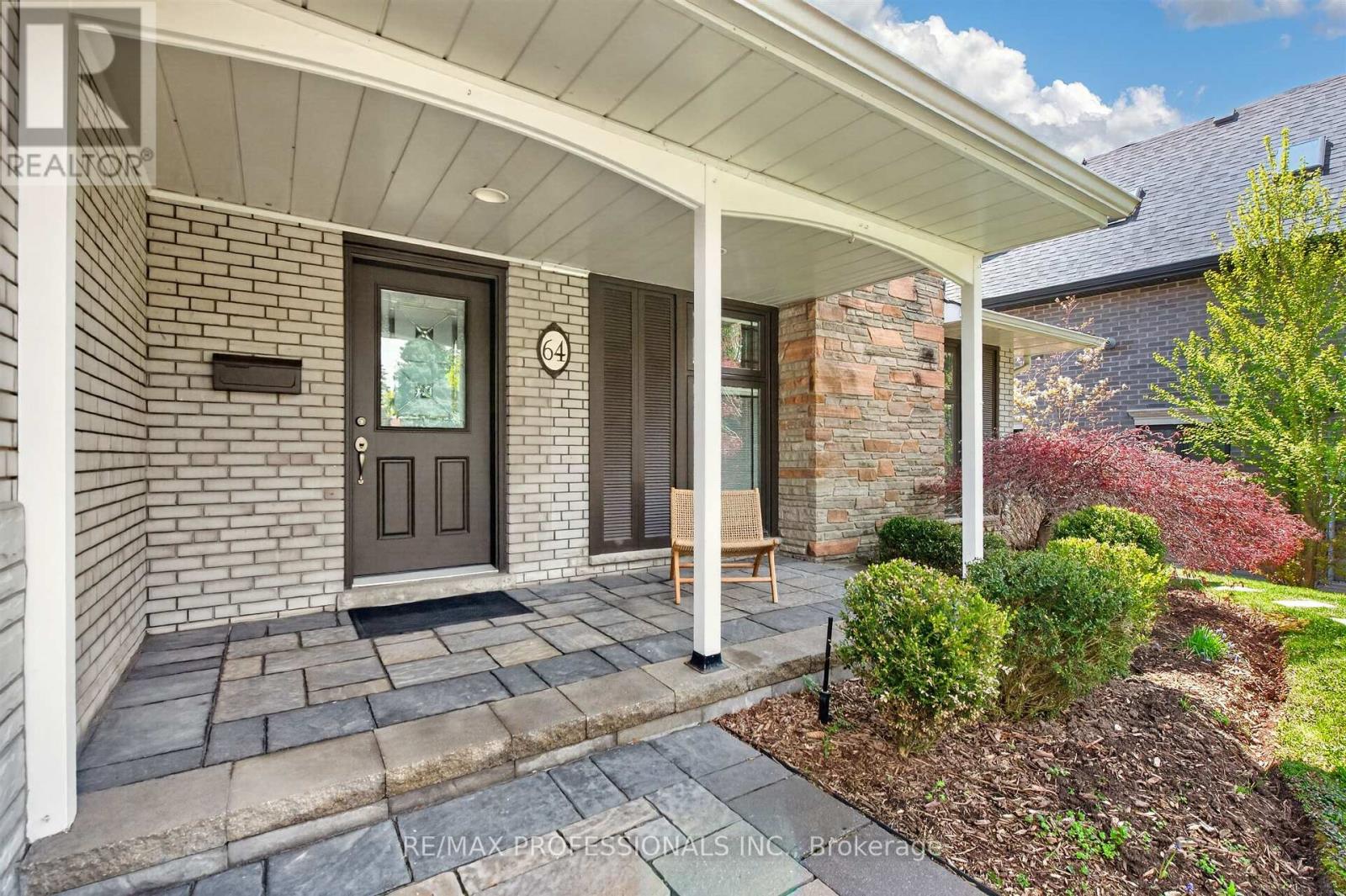64 Ravensbourne Crescent, Toronto, Ontario  M9A 2A8 - Photo 4 - W13156868
