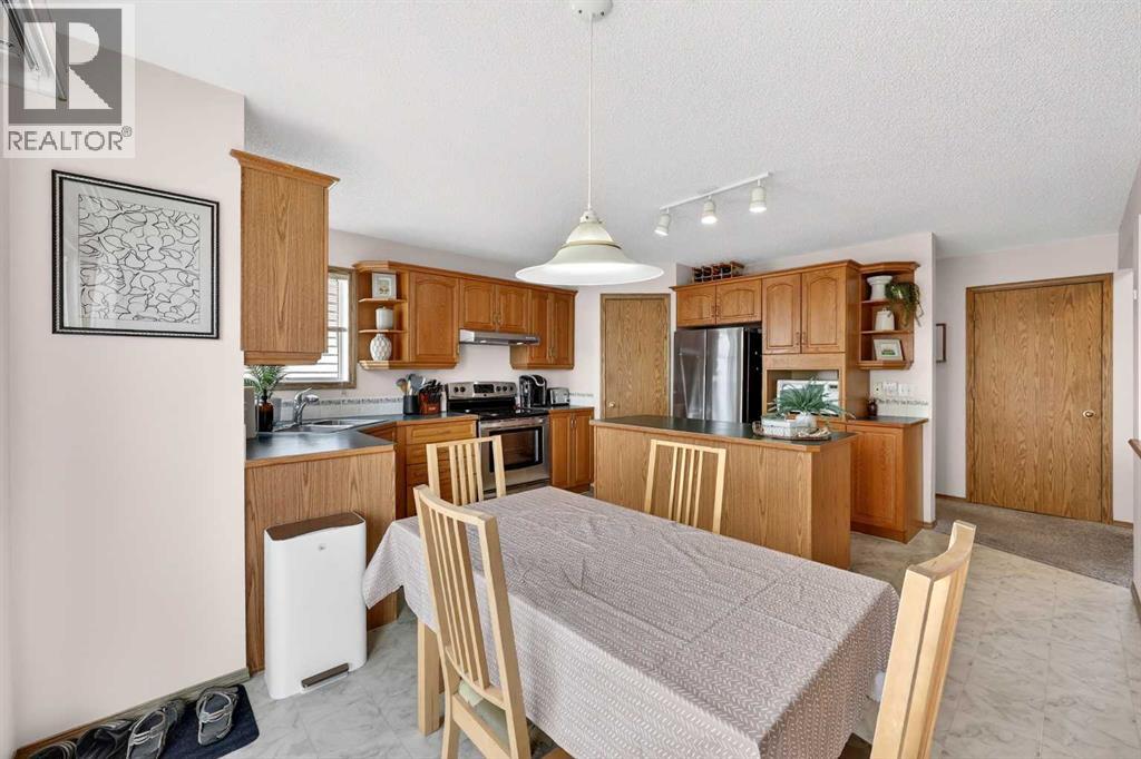 112 Hidden Ranch Crescent NW, Calgary, Alberta  T3A 5W3 - Photo 17 - A2313071