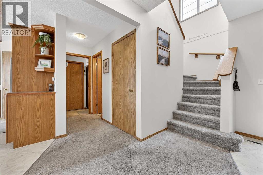 112 Hidden Ranch Crescent NW, Calgary, Alberta  T3A 5W3 - Photo 20 - A2313071