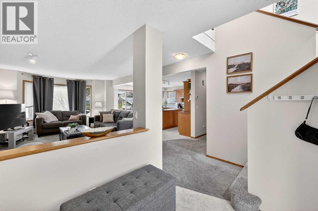 112 Hidden Ranch Crescent NW, Calgary, Alberta  T3A 5W3 - Photo 4 - A2313071