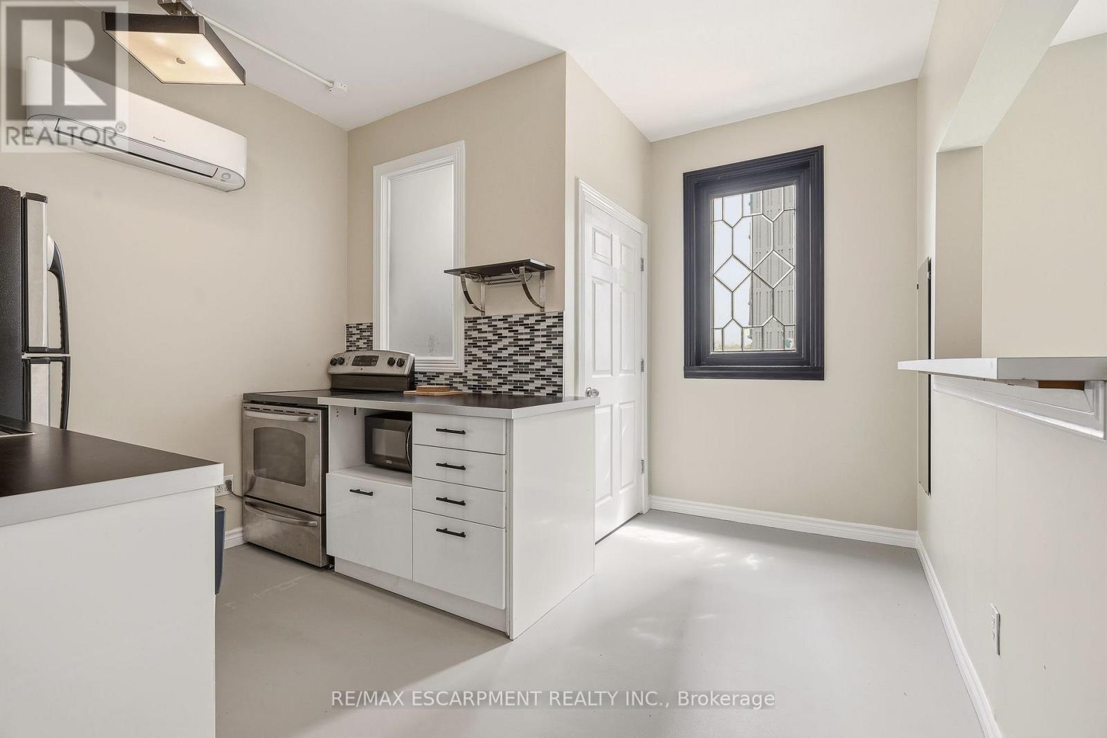 192 Catharine Street, Hamilton, Ontario L8N 2K3 - Photo 3 - X13156726