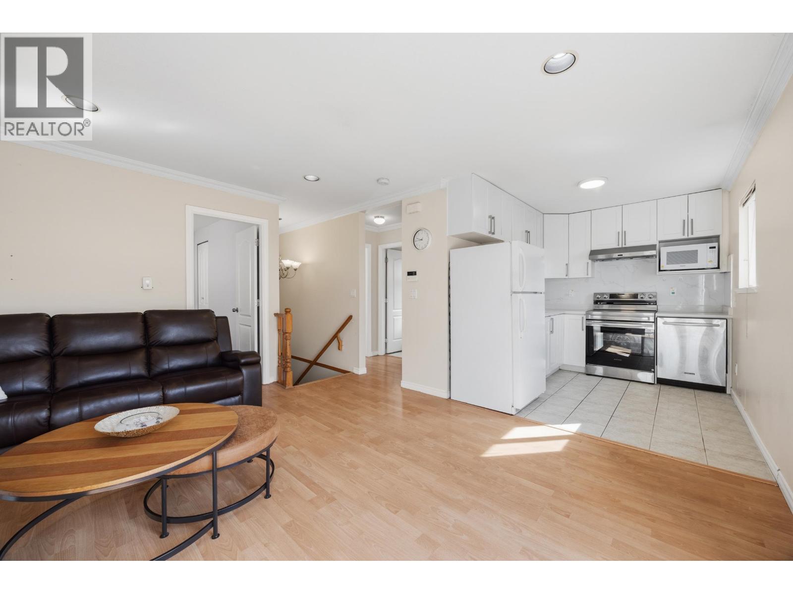 6058 Woodsworth Street, Burnaby, British Columbia  V5G 1S8 - Photo 4 - R3126323