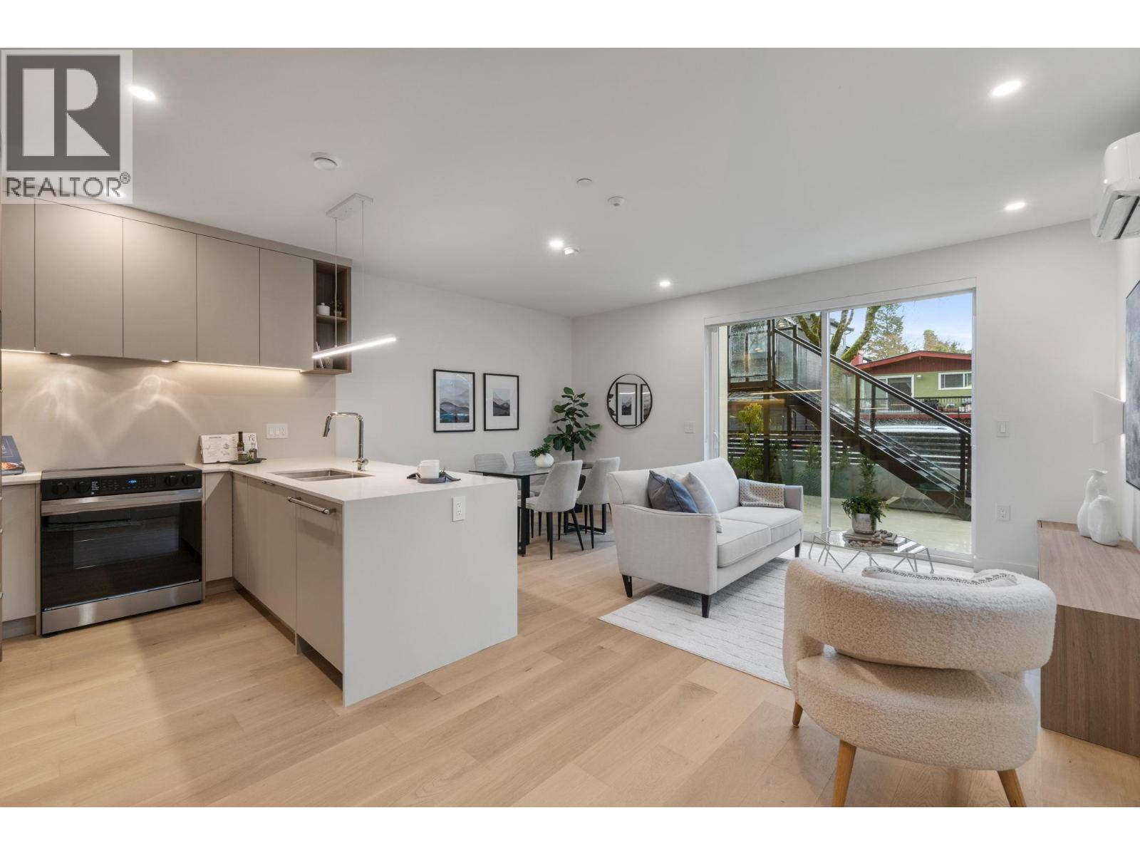4 4963 Chester Street, Vancouver, British Columbia  V5W 3A7 - Photo 3 - R3126357