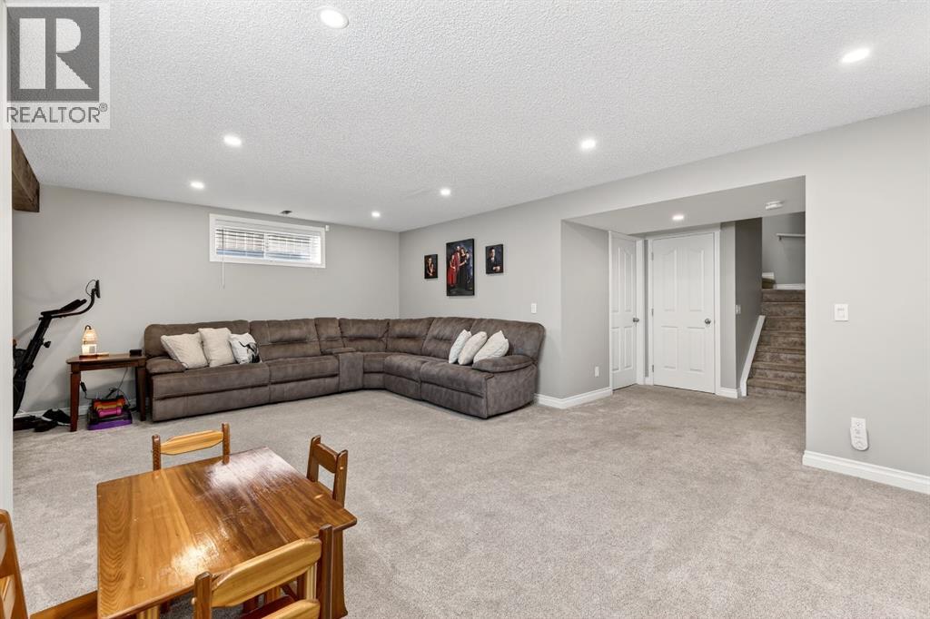 35 Crestmont Drive SW, Calgary, Alberta  T3B 5X7 - Photo 34 - A2310292