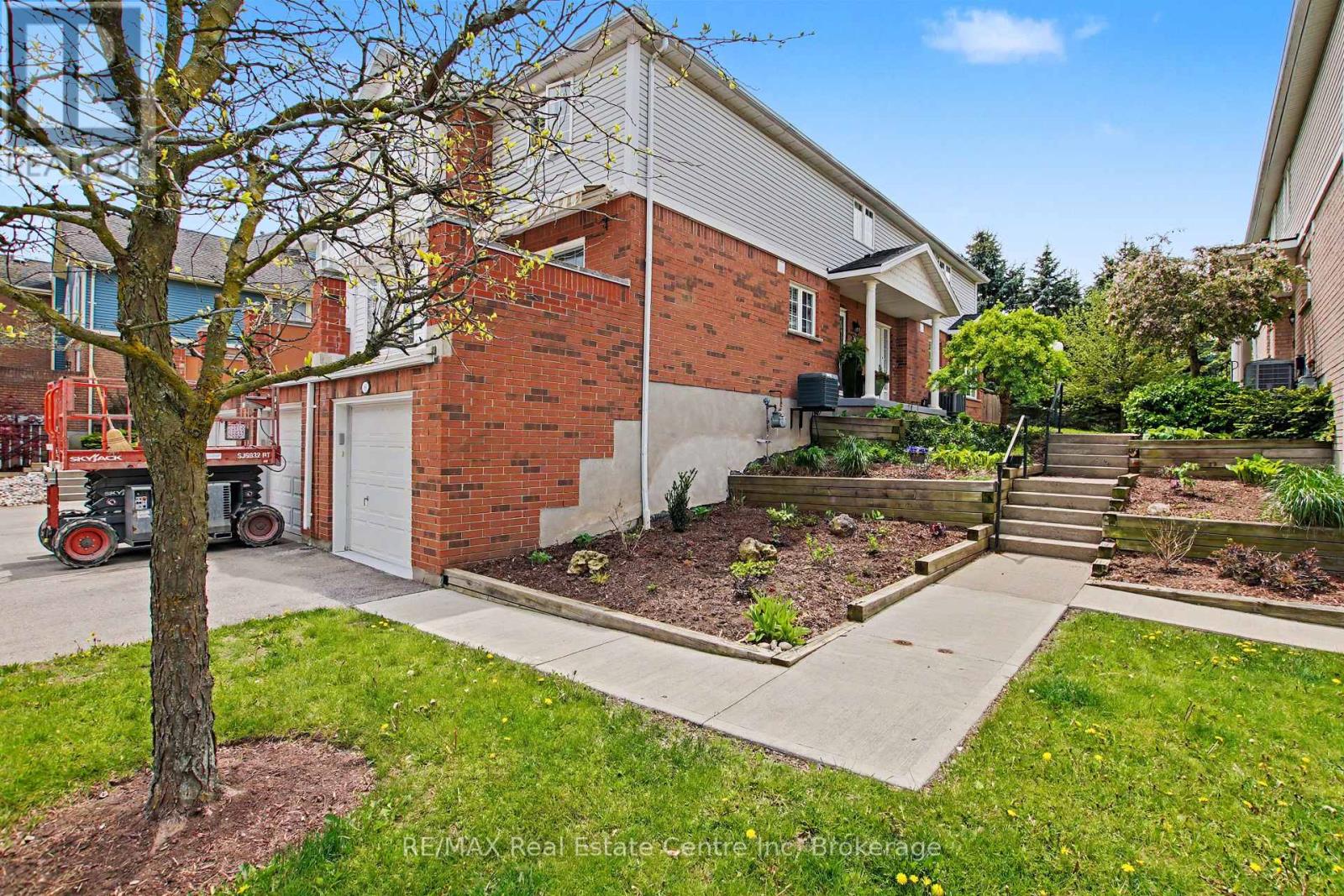 48 - 941 GORDON STREET, Guelph, Ontario