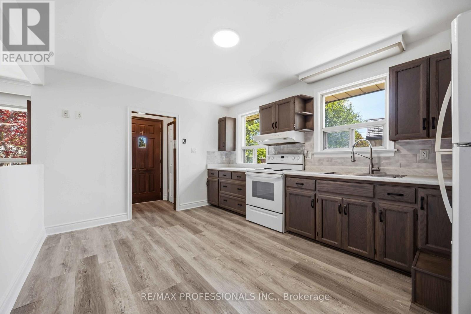 28 Chandler Drive, Toronto, Ontario  M1G 1Z2 - Photo 6 - E13157104