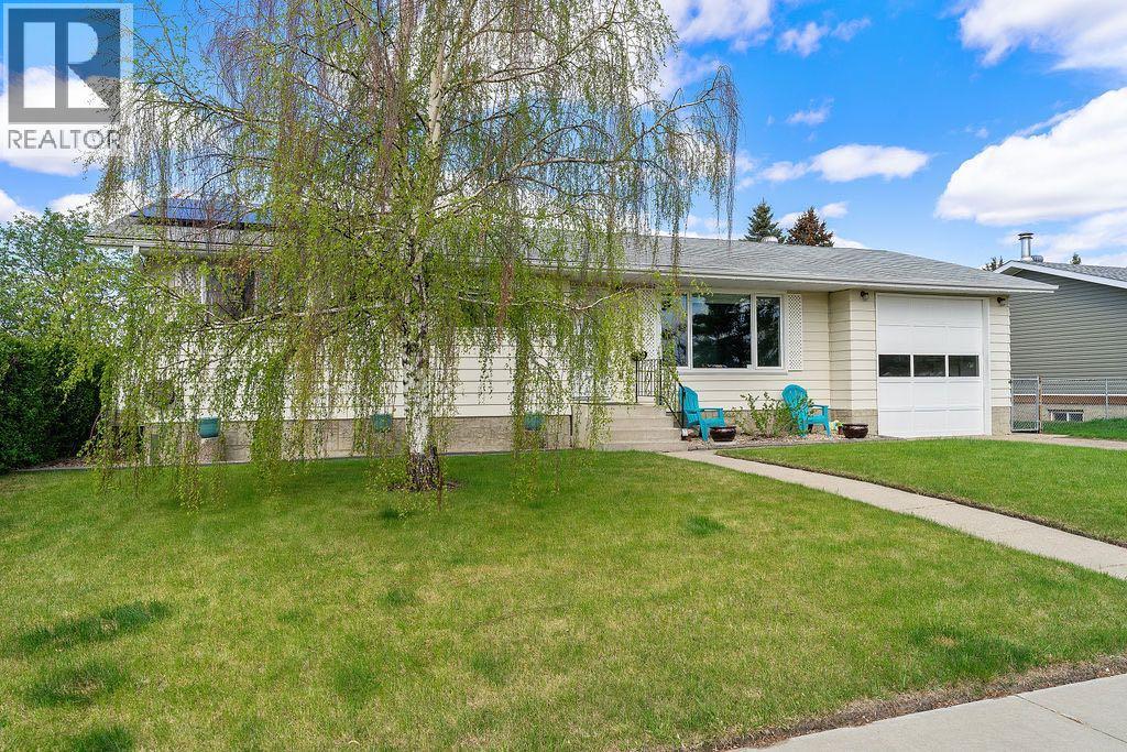 3731 50 Avenue, Innisfail, Alberta  T4G 1J2 - Photo 2 - A2312339