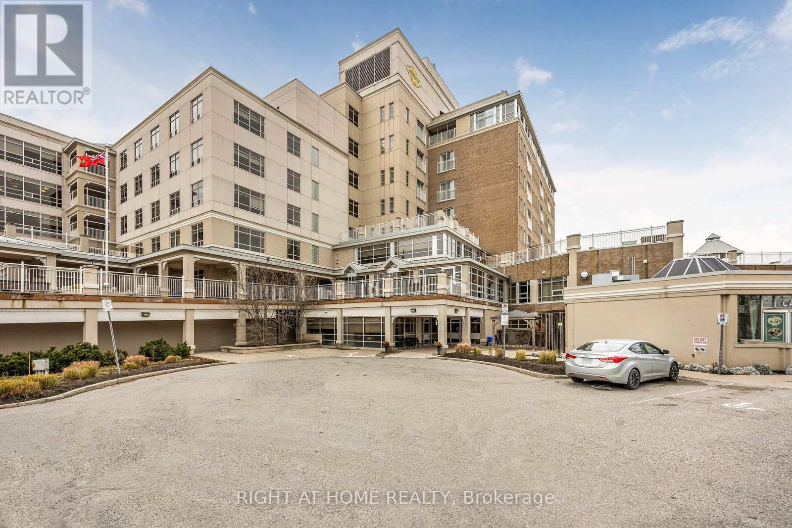 53 - 74 Ross Street, Barrie, Ontario  L4N 1G3 - Photo 1 - S13156996
