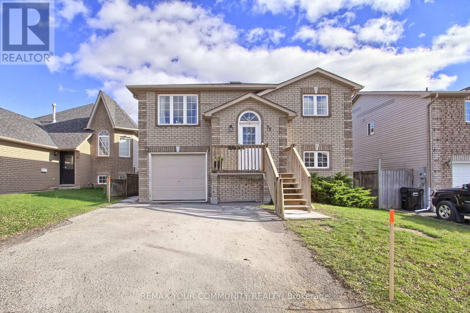 MAIN - 72 AMBLER BAY, Barrie, Ontario
