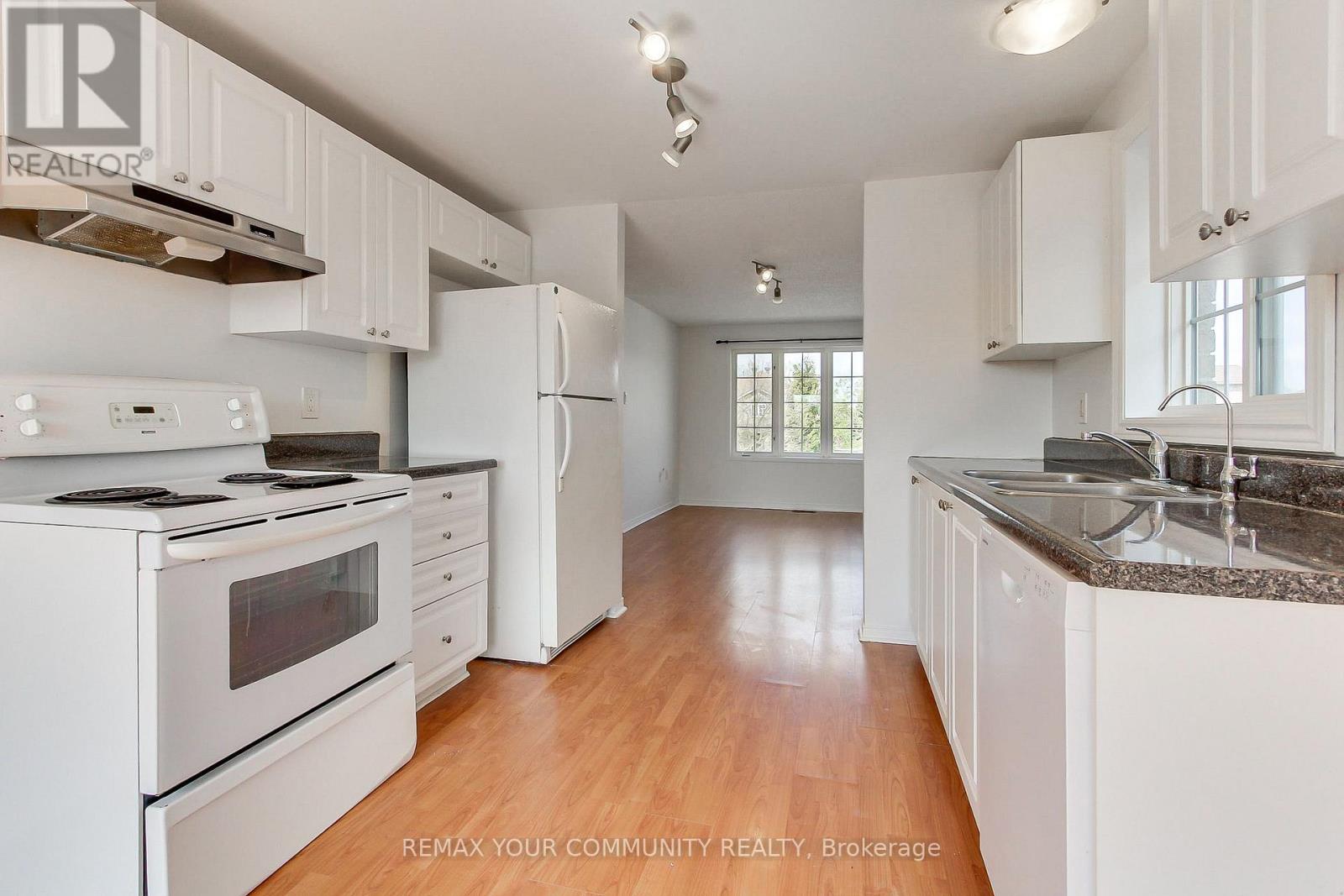 Main - 72 Ambler Bay, Barrie, Ontario  L4M 7A6 - Photo 10 - S13157044