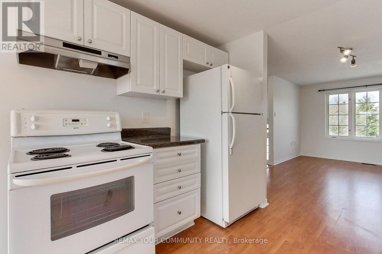 Main - 72 Ambler Bay, Barrie, Ontario  L4M 7A6 - Photo 11 - S13157044