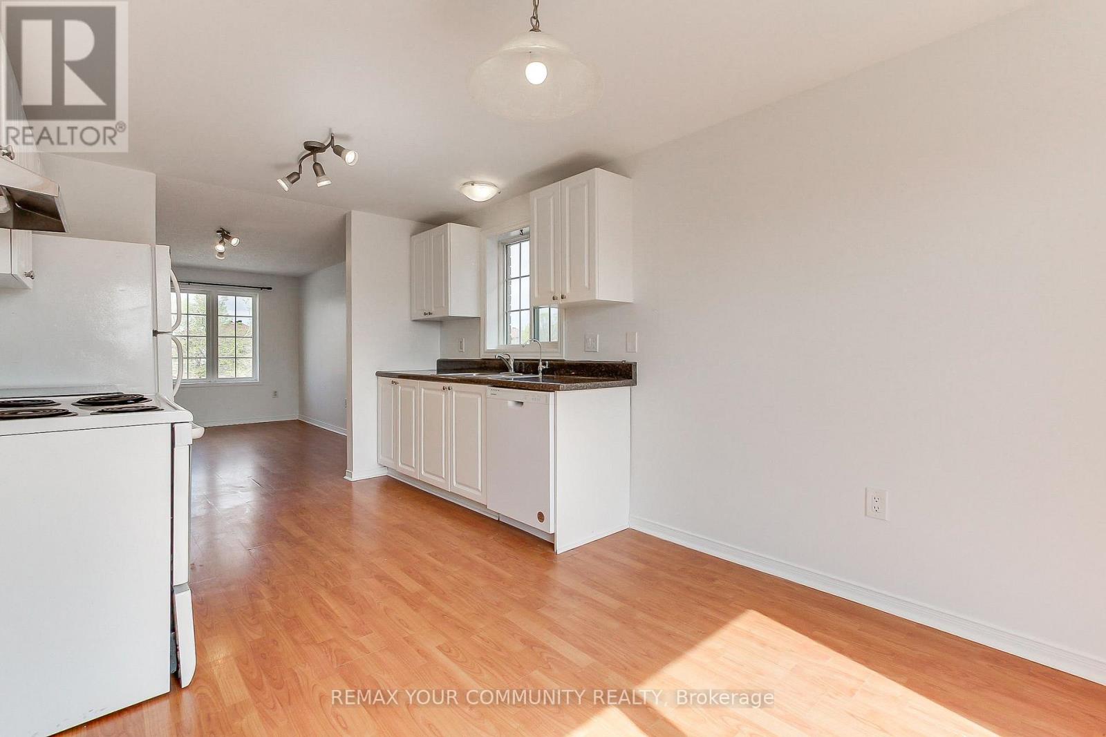 Main - 72 Ambler Bay, Barrie, Ontario  L4M 7A6 - Photo 13 - S13157044