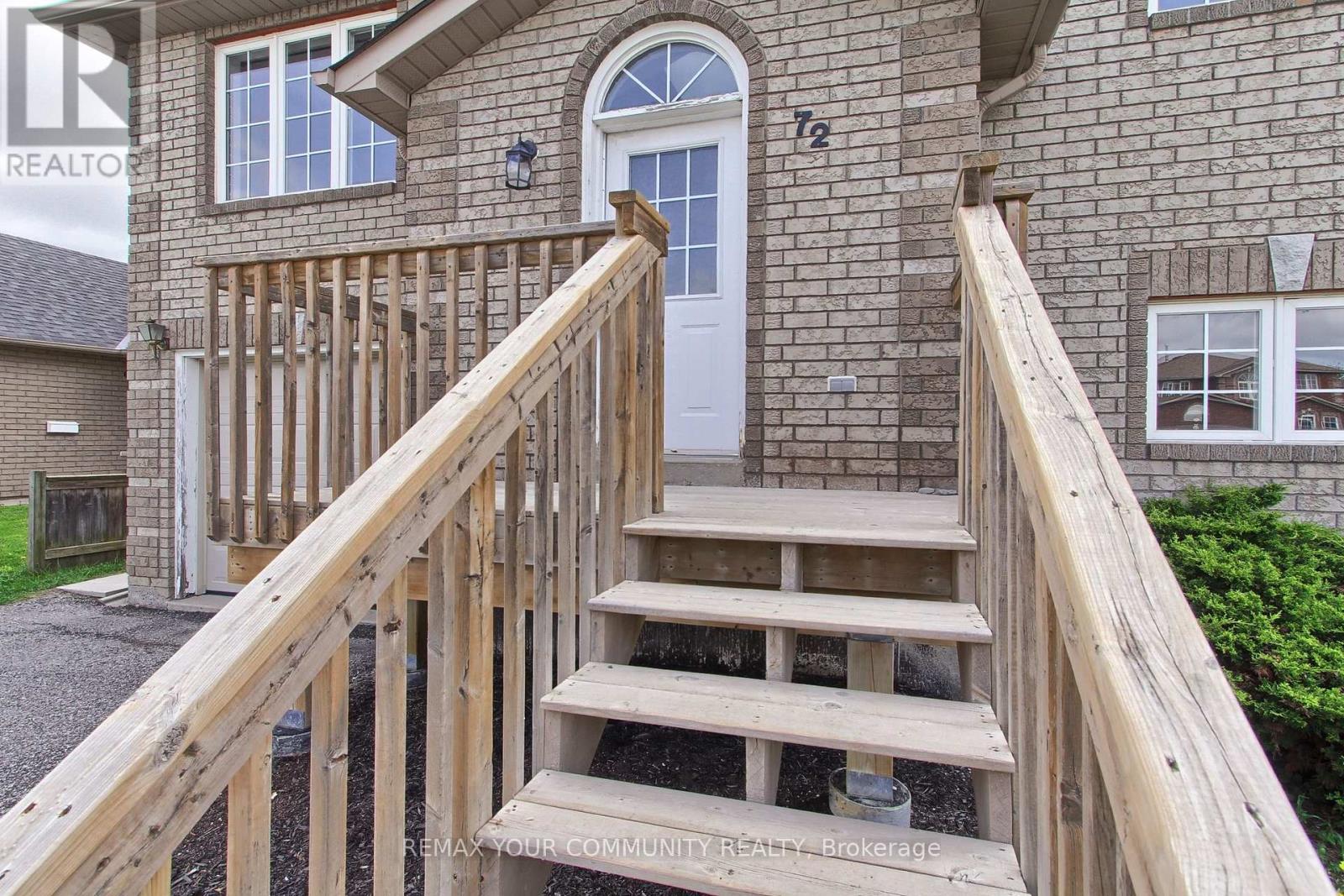 Main - 72 Ambler Bay, Barrie, Ontario  L4M 7A6 - Photo 2 - S13157044