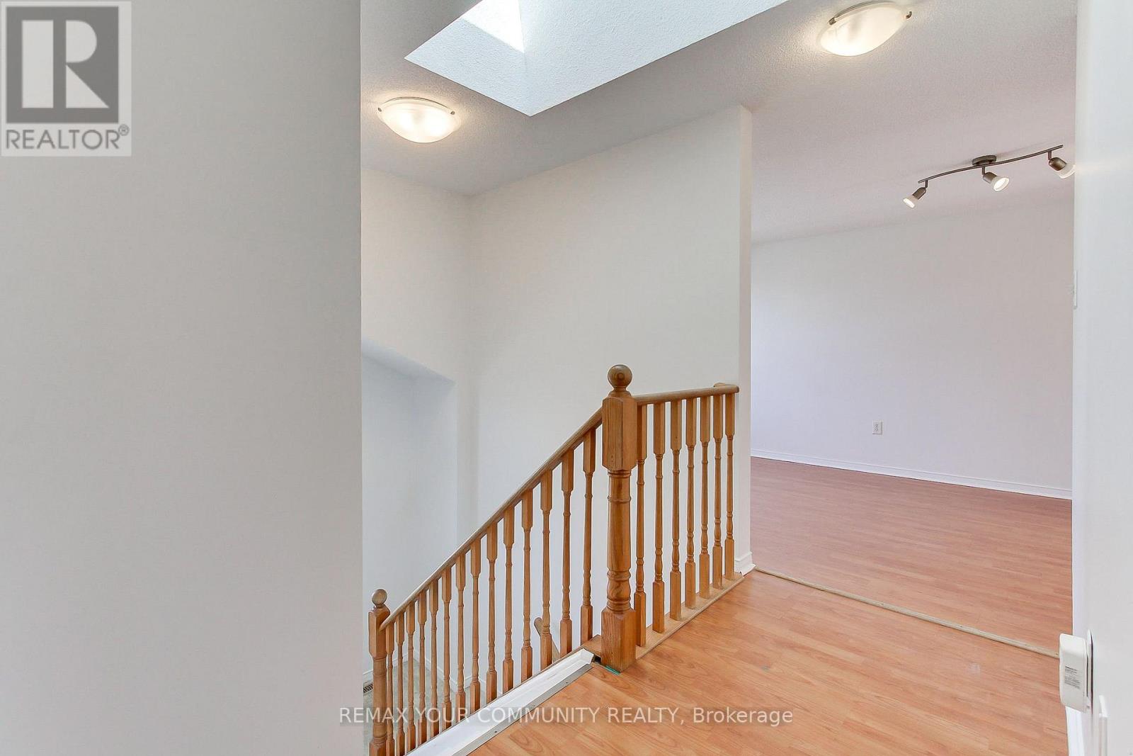 Main - 72 Ambler Bay, Barrie, Ontario  L4M 7A6 - Photo 4 - S13157044