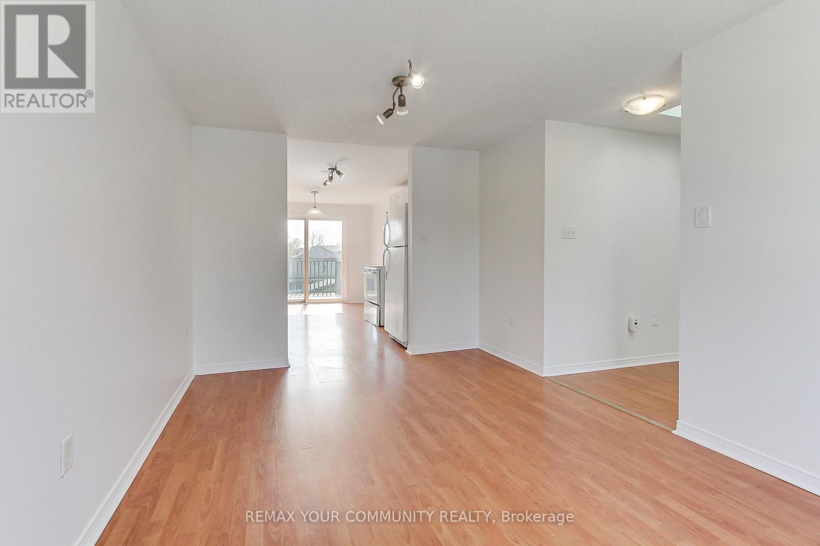 Main - 72 Ambler Bay, Barrie, Ontario  L4M 7A6 - Photo 7 - S13157044