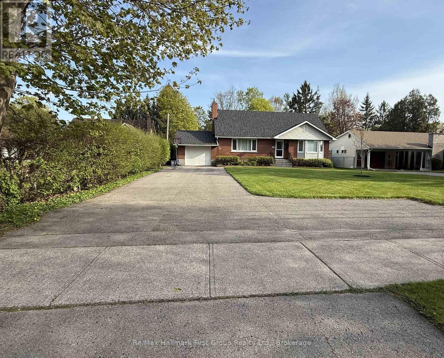 449 KING STREET E, Cobourg, Ontario