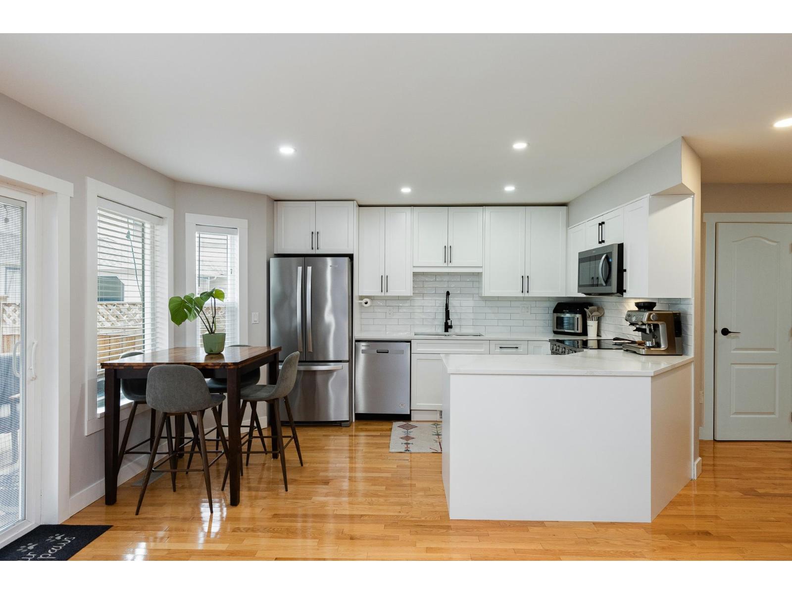 4 45640 Storey Avenue, Sardis West Vedder, Chilliwack, British Columbia  V2R 3C5 - Photo 4 - R3125632