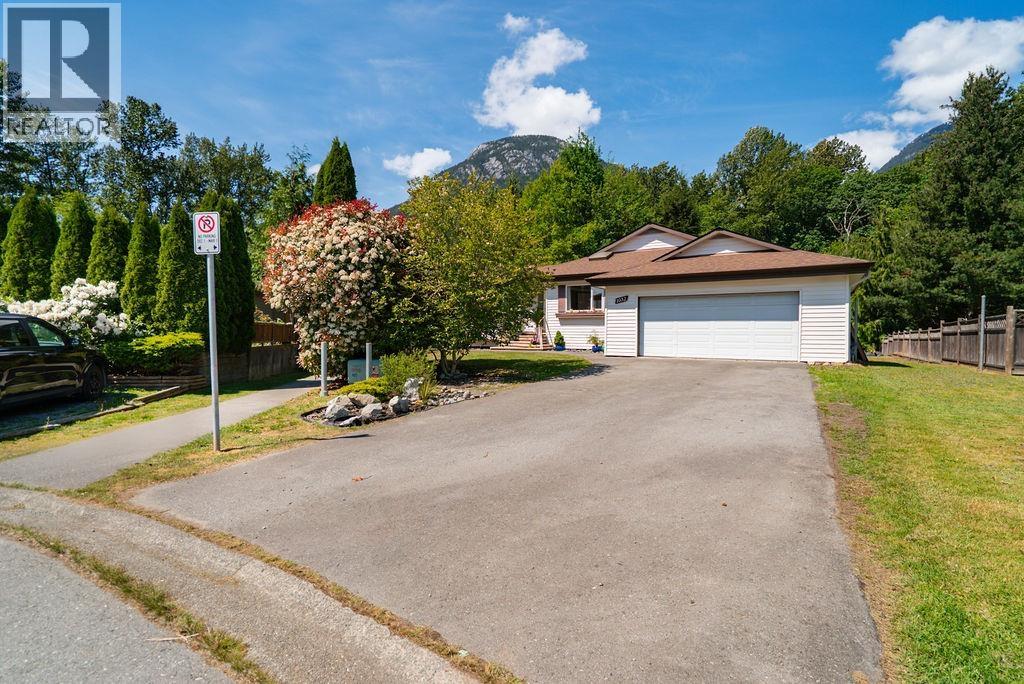 1032 Edgewater Crescent, Squamish, British Columbia  V8B 0B2 - Photo 13 - R3126320