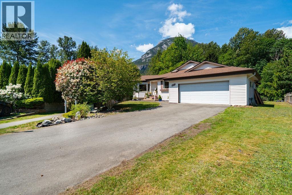 1032 Edgewater Crescent, Squamish, British Columbia  V8B 0B2 - Photo 12 - R3126320