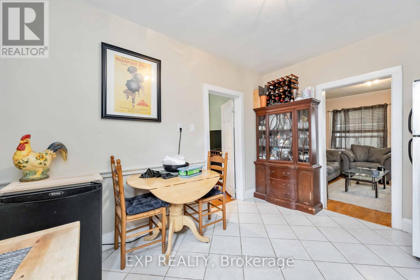 Main - 39 Rowntree Avenue, Toronto, Ontario  M6N 1R6 - Photo 10 - W13157004