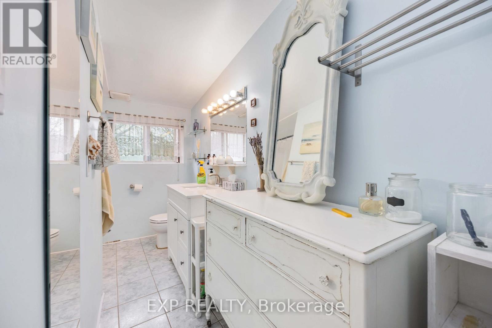 Main - 39 Rowntree Avenue, Toronto, Ontario  M6N 1R6 - Photo 14 - W13157004